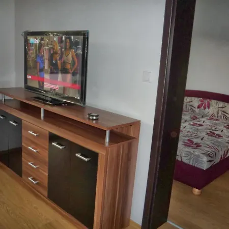 Iris Apartment *