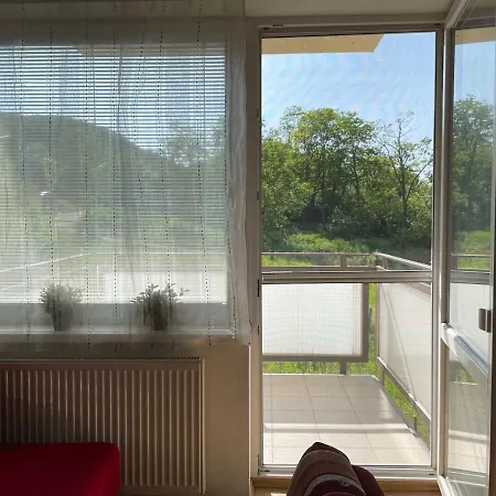 Iris Apartment *