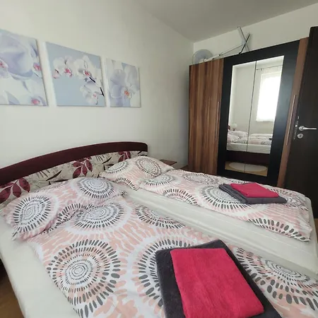 Iris Apartment *